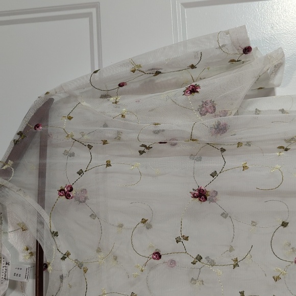 2/$30 Streetwear Society Sheer Floral Top - Picture 4 of 6